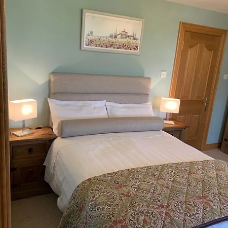 לינה וארוחת בוקר Mayrone House Donegal Town