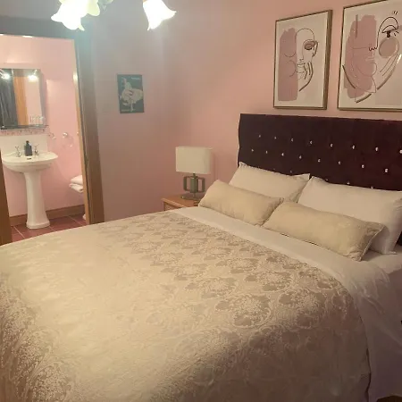 לינה וארוחת בוקר Mayrone House Donegal Town